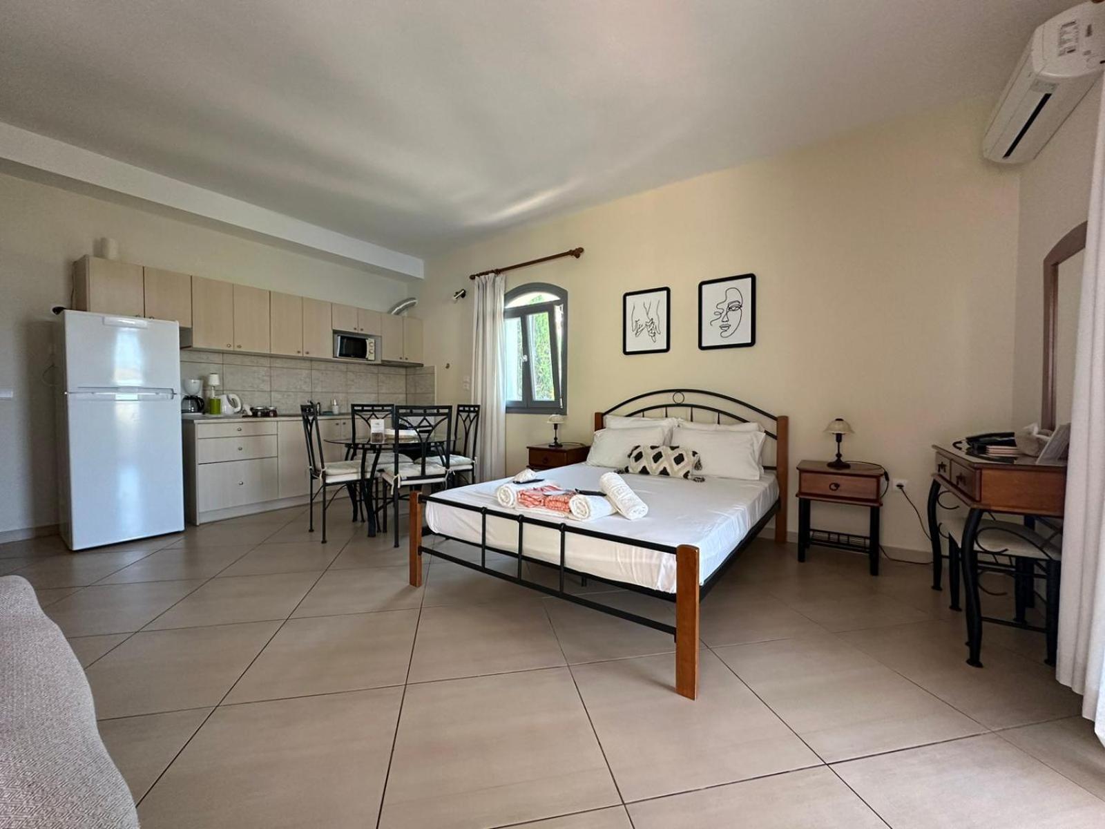 Louiza Apartments Pyrgi  Extérieur photo